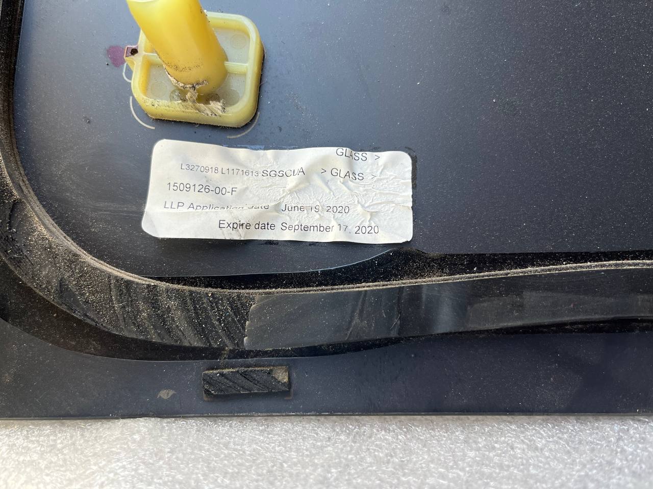 Скло кришки багажника 3