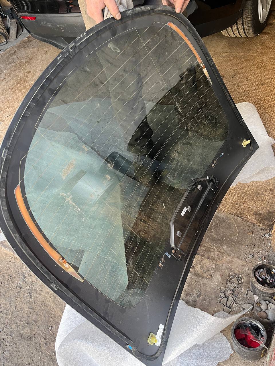 Скло кришки багажника 2