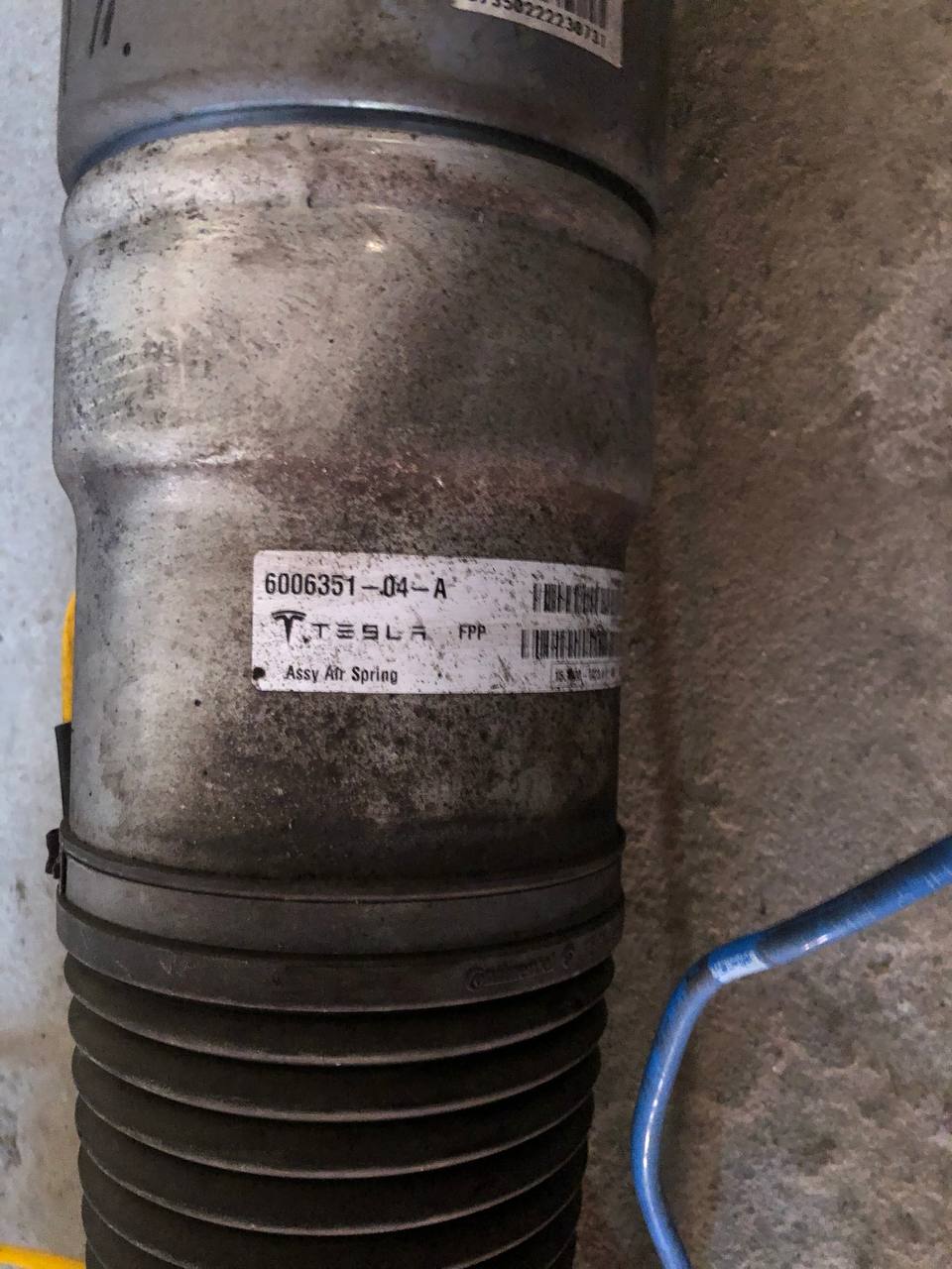 Пневмоамортизатор передній Tesla S 12-15 RWD PERF PLUS 600635104A 2