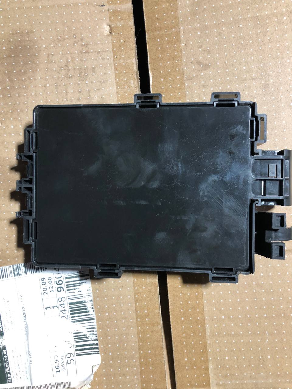 Блок запобіжників  Tesla Model S 2012 - 2020 1034409-00-A 2