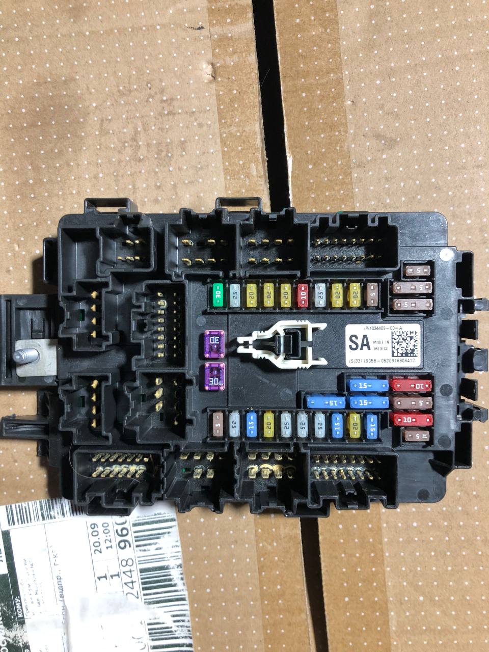 Блок запобіжників  Tesla Model S 2012 - 2020 1034409-00-A 3