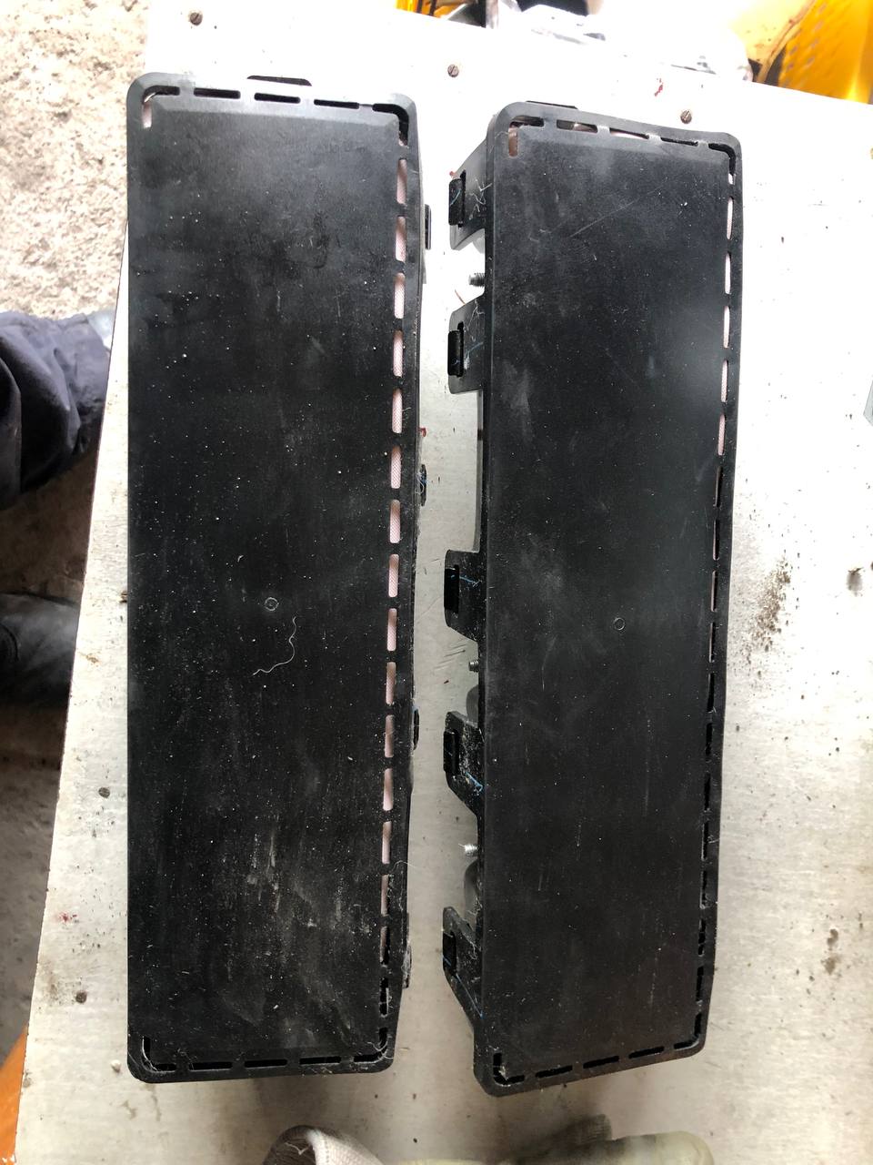 Подушка безпеки коліна водія і пасажира Tesla Model S 2012 - 2020 ,1005259-00-F, 1005260-00-G 2