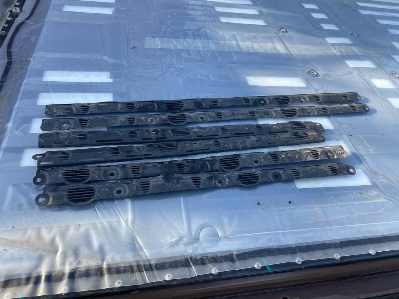 Комплект захисних накладок високовольтної батареї середня Tesla Model S, SR, X 2