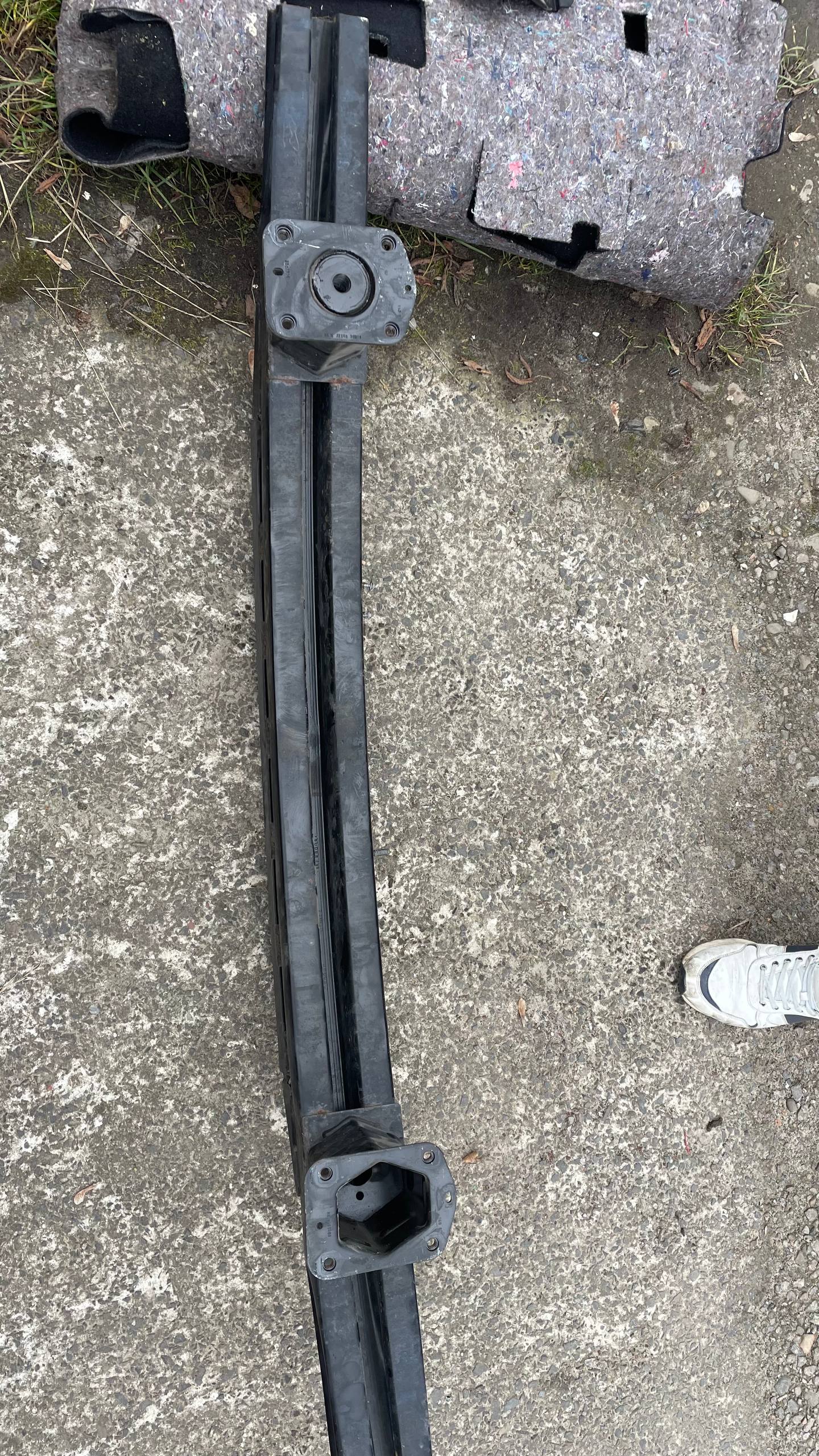 Підсилювач переднього бампера Tesla Model S 12-15 дорест тип 2 600588400K 4