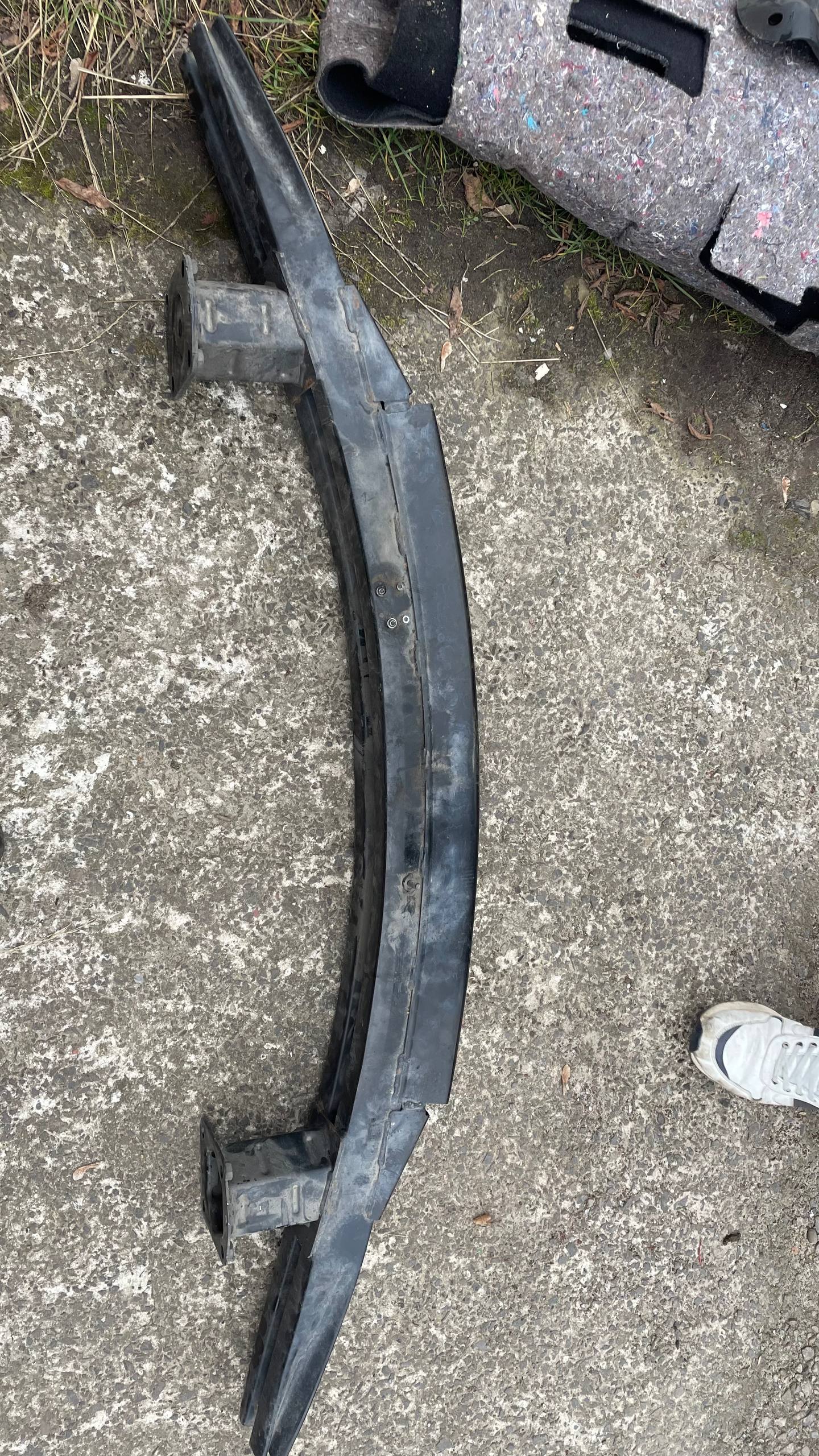 Підсилювач переднього бампера Tesla Model S 12-15 дорест тип 2 600588400K 2