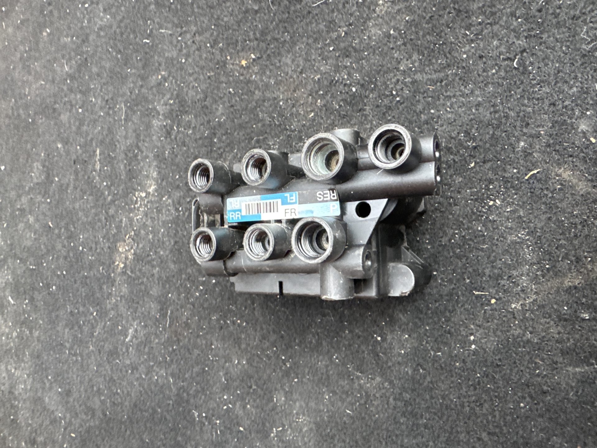 Блок клапанів Tesla x 2015-2020 4