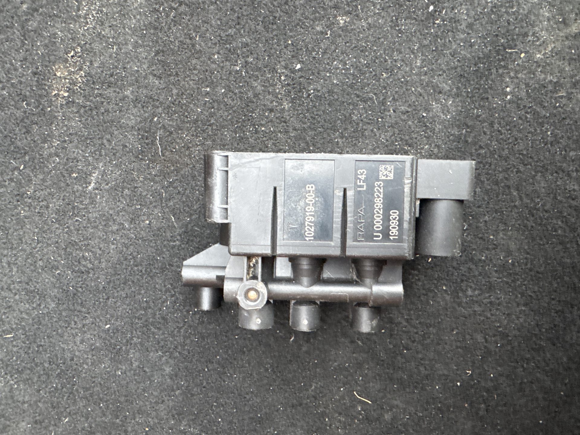 Блок клапанів Tesla x 2015-2020 2