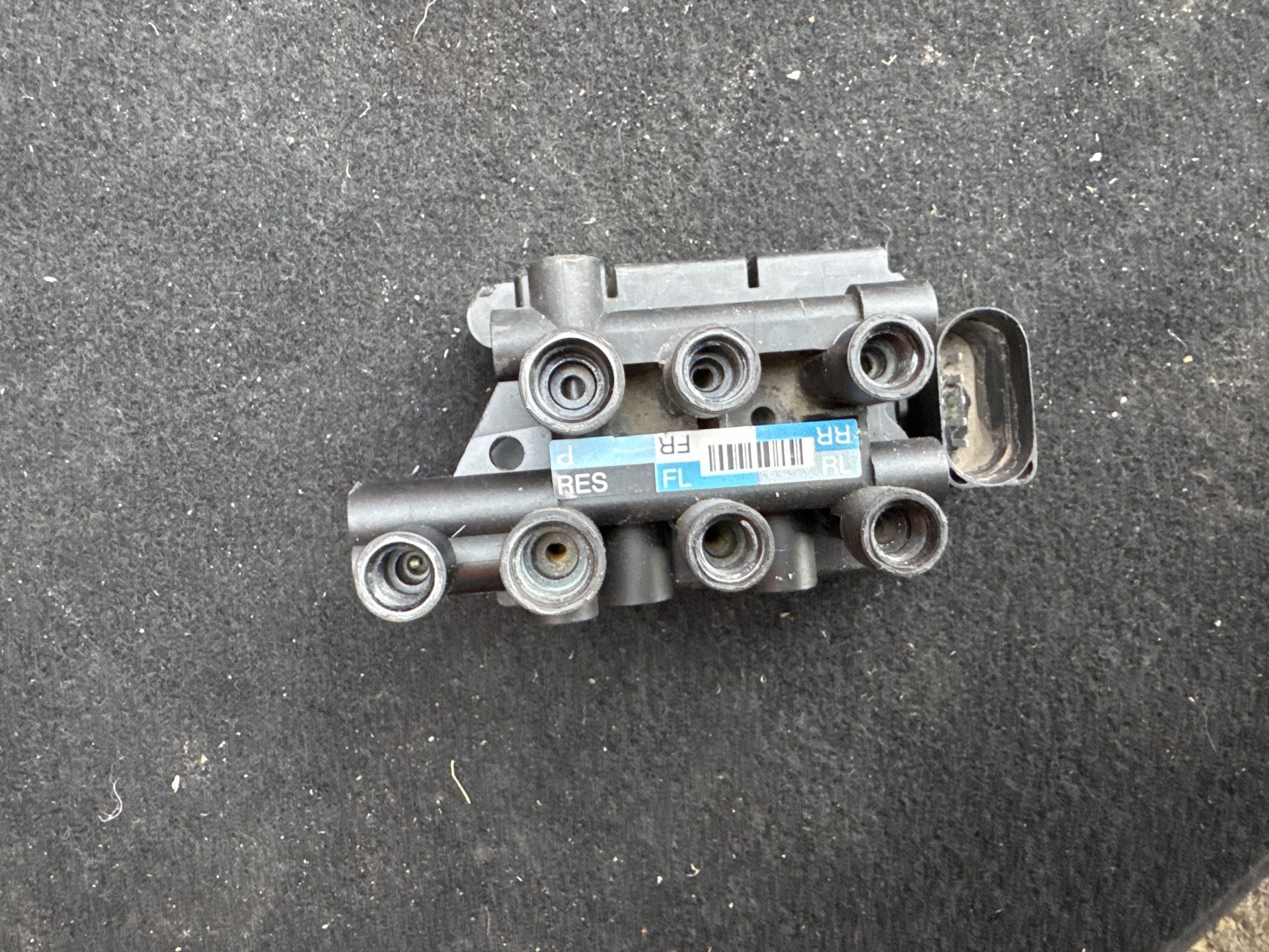 Блок клапанів Tesla x 2015-2020 3