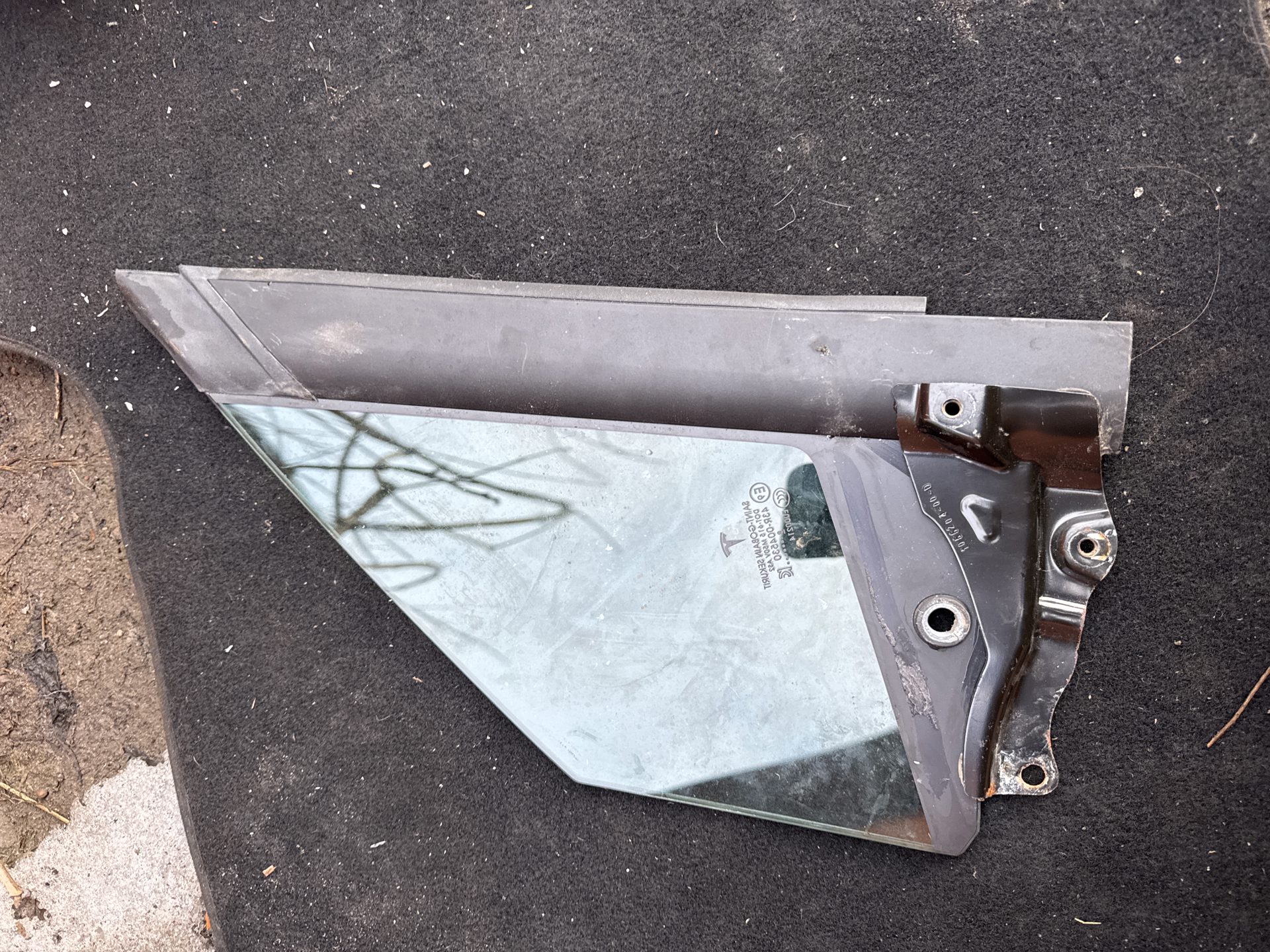 Форточка права Тесла Х 3